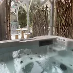A L'aise Bed and Breakfast 4*