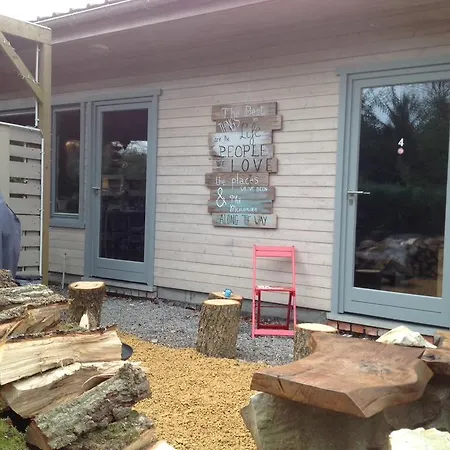 A L'aise Bed & Breakfast